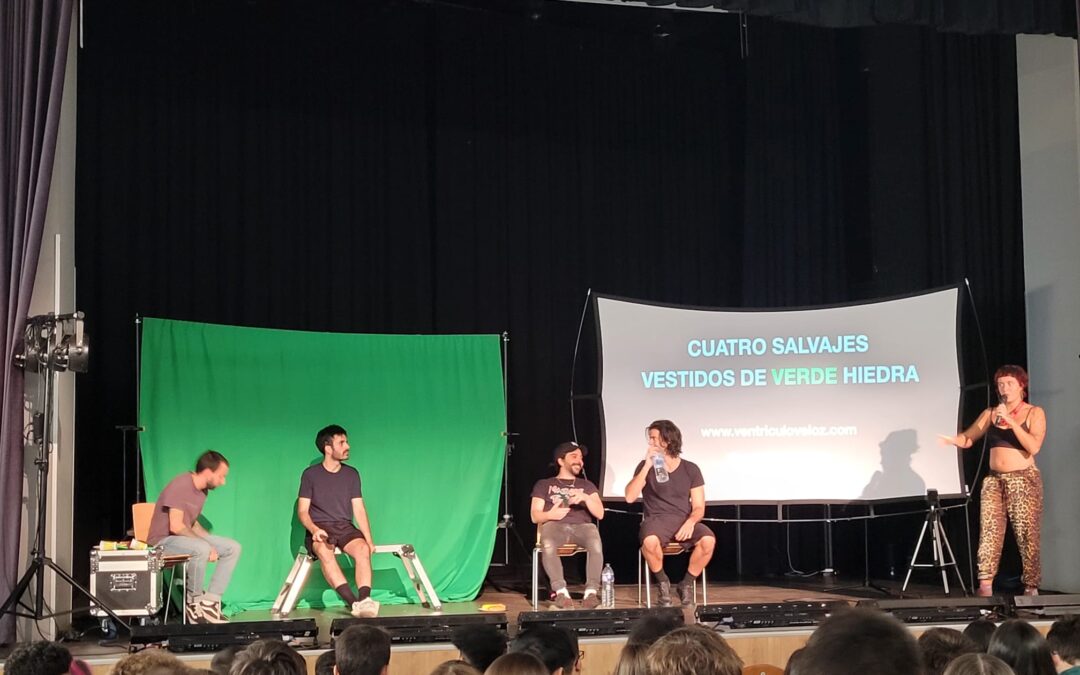Teatro «Cuatro salvajes vestidos de verde hiedra»